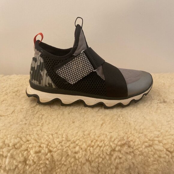 Women's Sorel Kinetic Sneaker Women's 7 Black Gray Sporty Athletic Athleisure - Picture 5 of 10